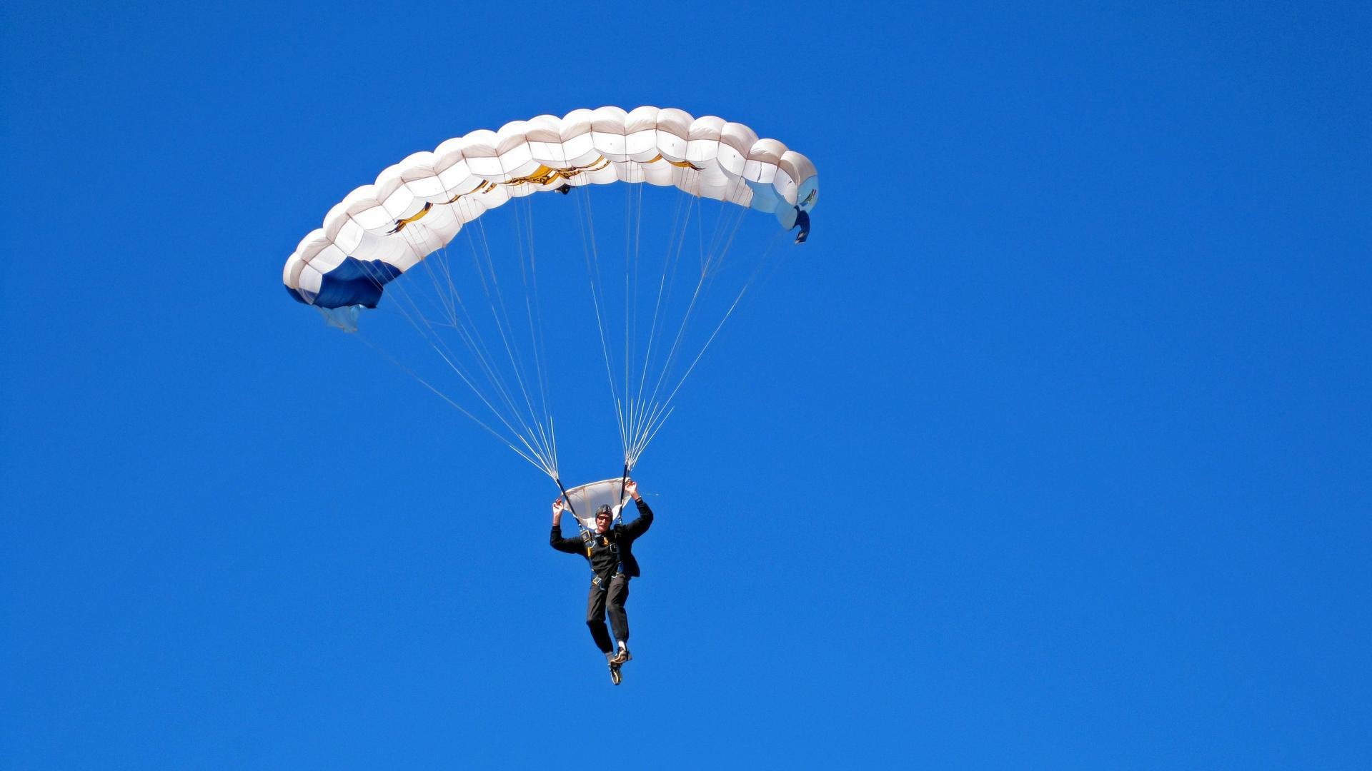 _双打组合默契配合，激战四强_，双打战术