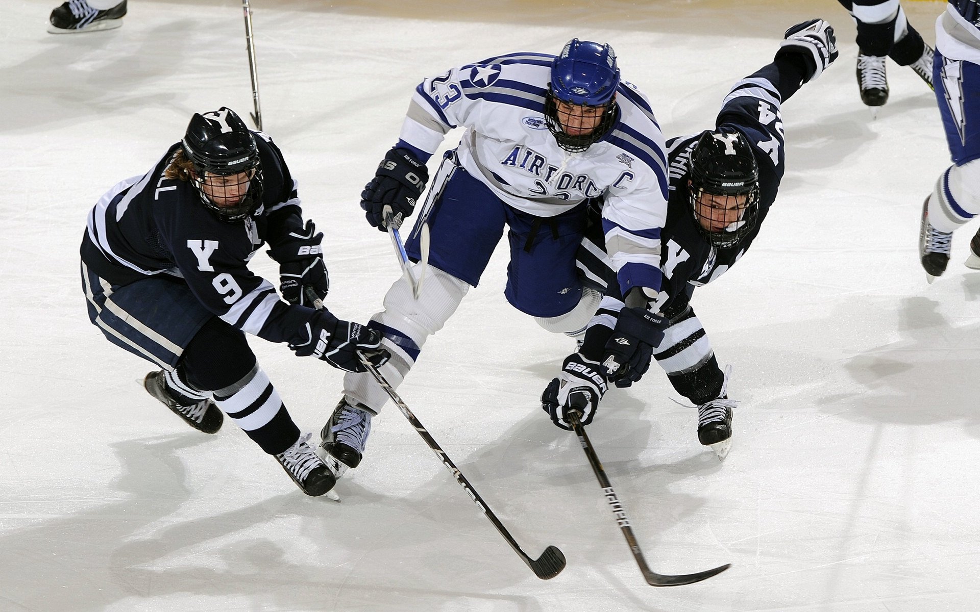 热火打出强硬风格战胜尼克斯，热火对阵尼克斯