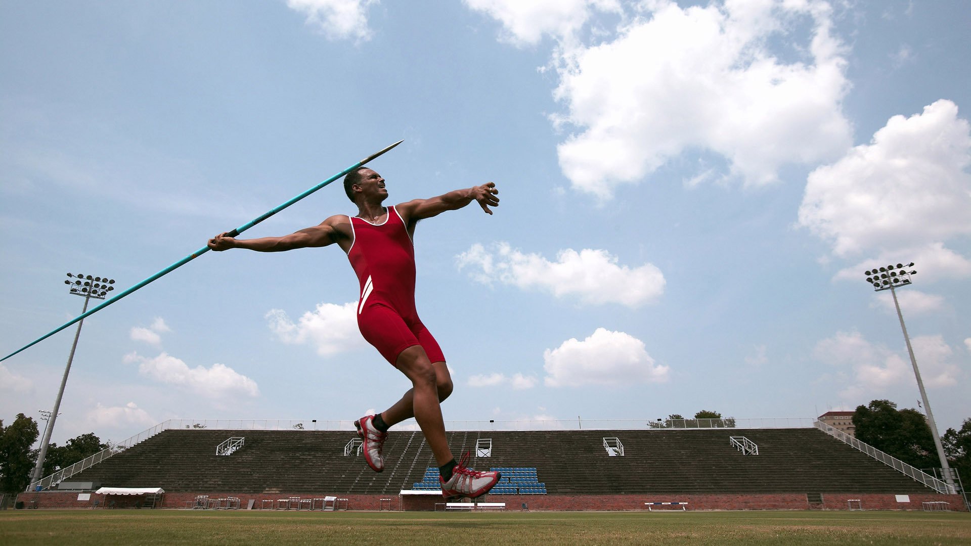 球迷狂欢：现场气氛点燃全场，球迷狂欢节
